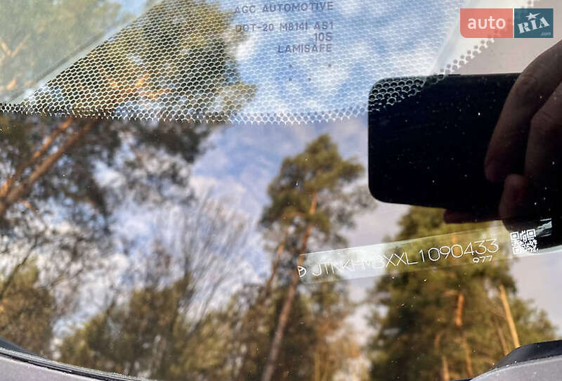 Внедорожник / Кроссовер Toyota C-HR 2020 в Киеве