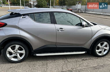 Позашляховик / Кросовер Toyota C-HR 2016 в Миколаєві