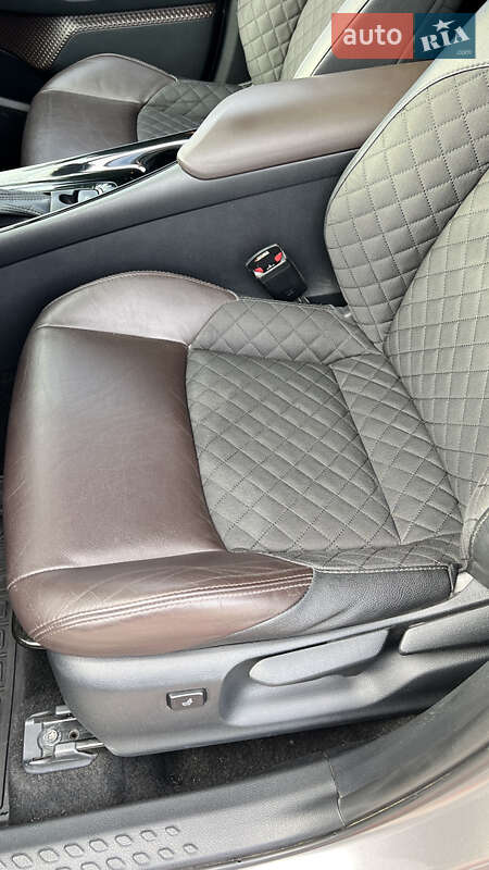 Позашляховик / Кросовер Toyota C-HR 2016 в Миколаєві