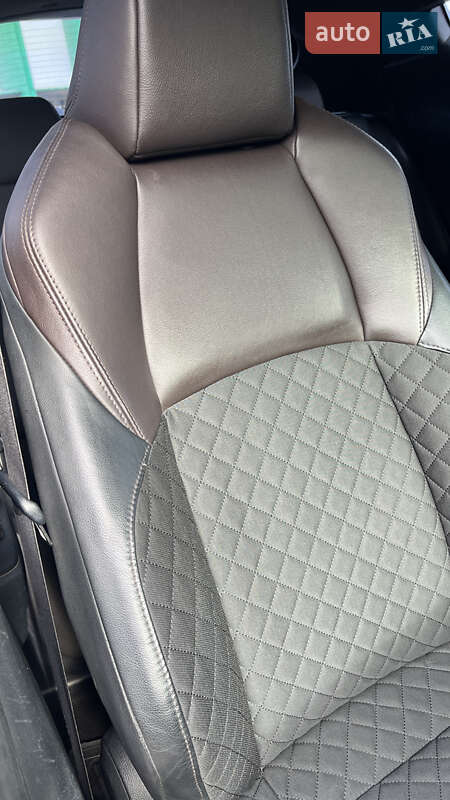 Позашляховик / Кросовер Toyota C-HR 2016 в Миколаєві