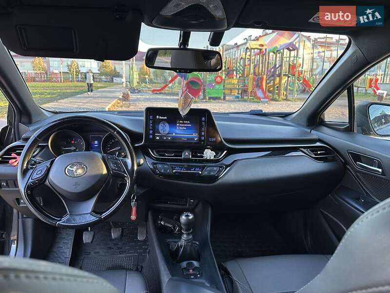 Позашляховик / Кросовер Toyota C-HR 2017 в Києві