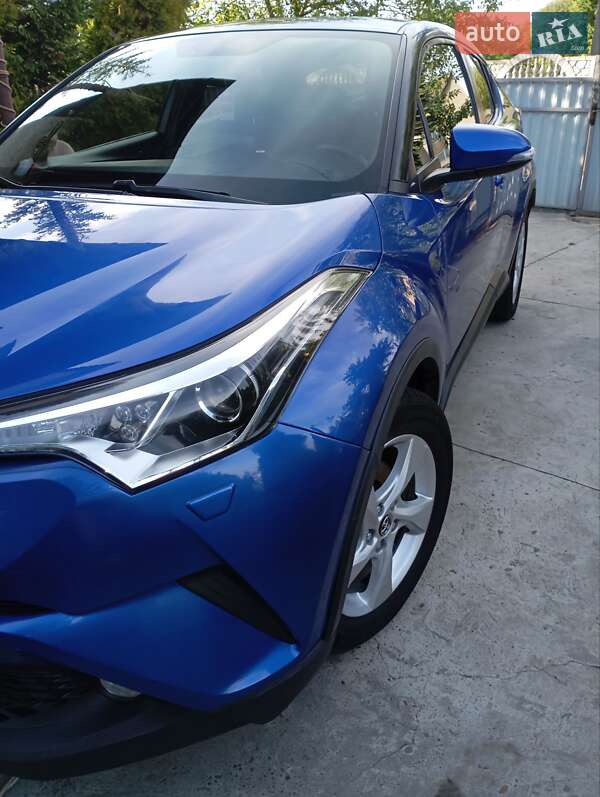 Позашляховик / Кросовер Toyota C-HR 2018 в Івано-Франківську