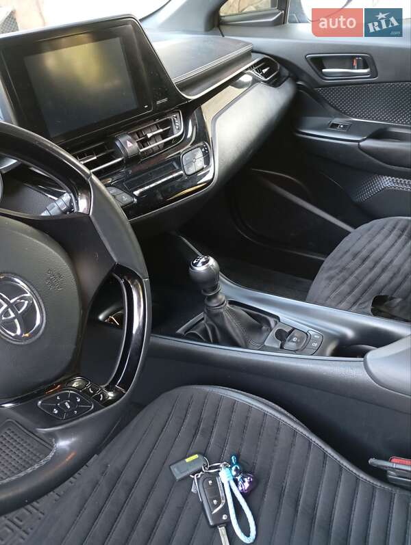 Позашляховик / Кросовер Toyota C-HR 2018 в Івано-Франківську