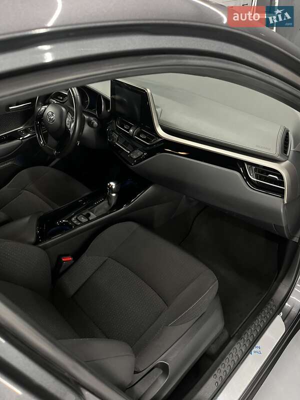 Внедорожник / Кроссовер Toyota C-HR 2019 в Полтаве фото 8 Внедорожник / Кроссовер Toyota C-HR 2019 в Полтаве