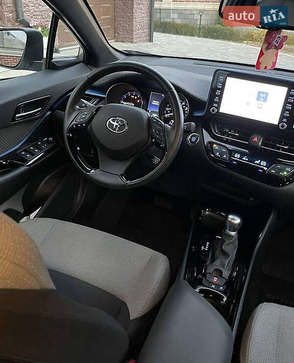 Внедорожник / Кроссовер Toyota C-HR 2019 в Львове