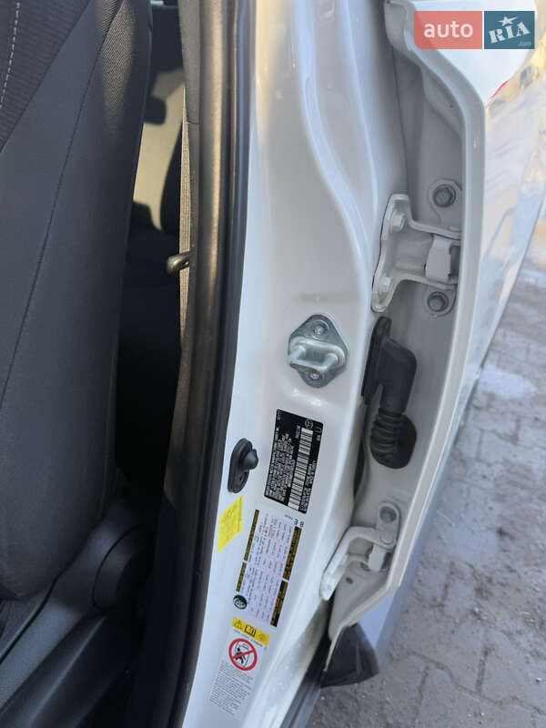 Позашляховик / Кросовер Toyota C-HR 2017 в Хмельницькому