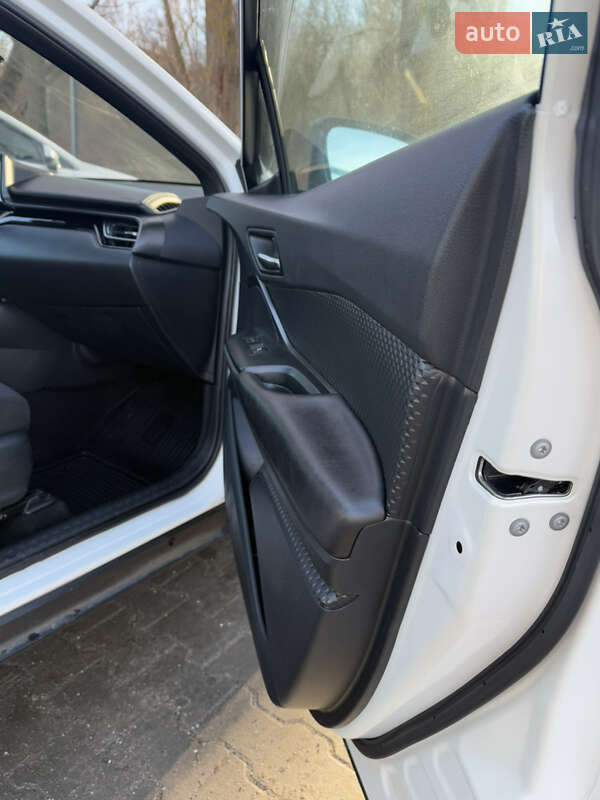 Позашляховик / Кросовер Toyota C-HR 2017 в Хмельницькому