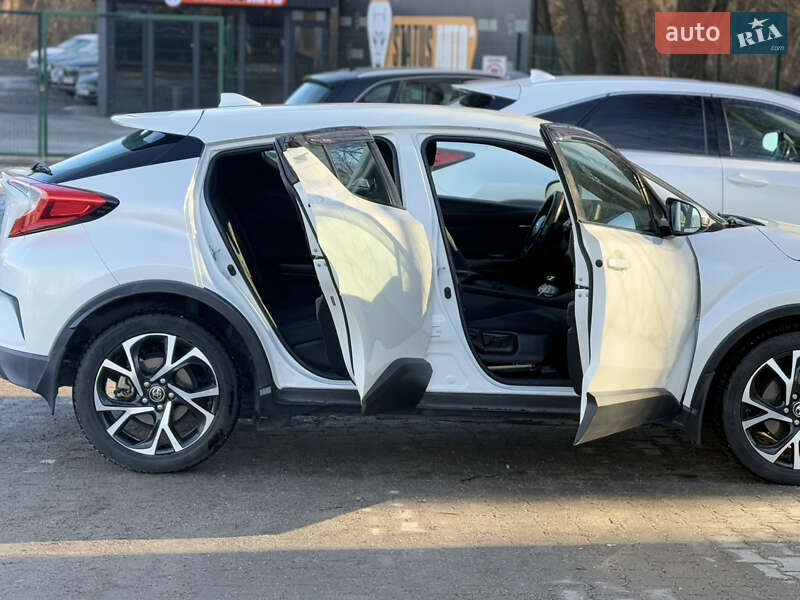 Позашляховик / Кросовер Toyota C-HR 2017 в Хмельницькому