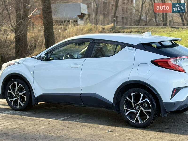 Позашляховик / Кросовер Toyota C-HR 2017 в Хмельницькому