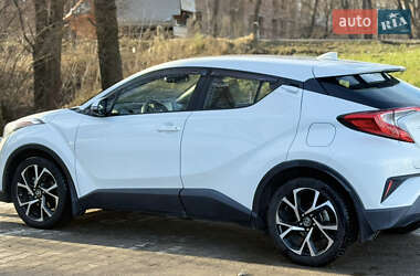 Внедорожник / Кроссовер Toyota C-HR 2017 в 