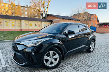 Внедорожник / Кроссовер Toyota C-HR 2020 в Ромнах