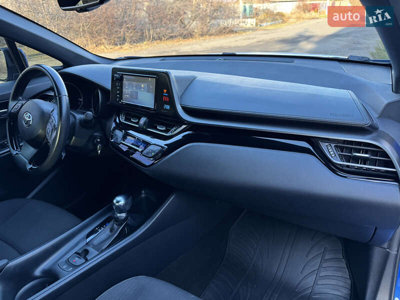 Позашляховик / Кросовер Toyota C-HR 2018 в Павлограді