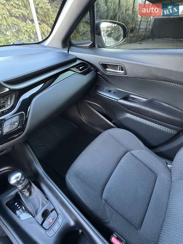 Позашляховик / Кросовер Toyota C-HR 2018 в Павлограді