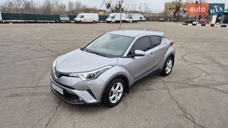 Позашляховик / Кросовер Toyota C-HR 2018 в 