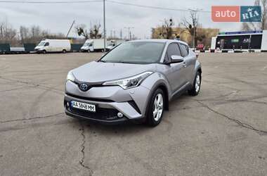 Позашляховик / Кросовер Toyota C-HR 2018 в 