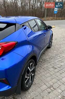 Внедорожник / Кроссовер Toyota C-HR 2018 в 