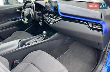 Внедорожник / Кроссовер Toyota C-HR 2018 в 