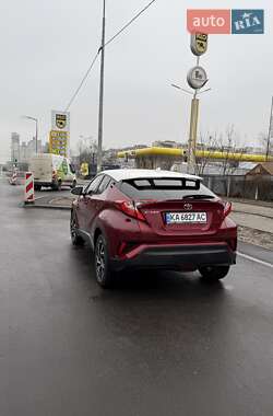 Позашляховик / Кросовер Toyota C-HR 2017 в 
