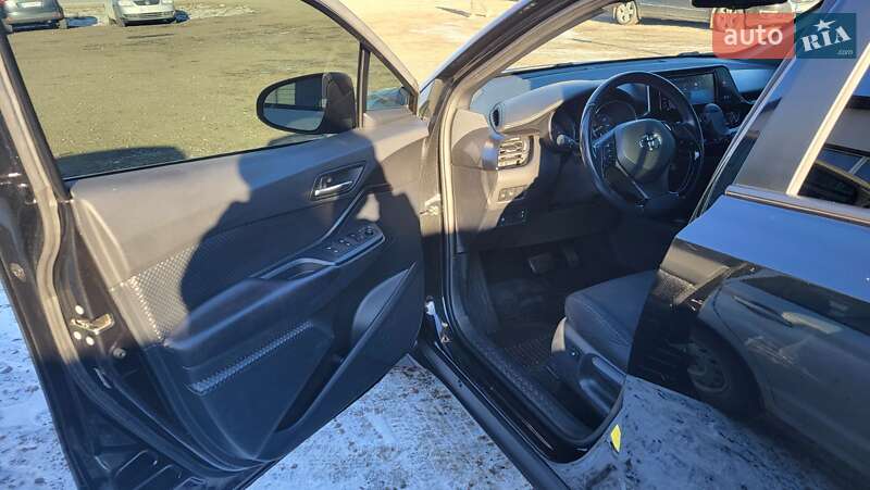 Позашляховик / Кросовер Toyota C-HR 2017 в Києві фото 14 Позашляховик / Кросовер Toyota C-HR 2017 в Києві