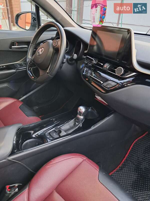 Позашляховик / Кросовер Toyota C-HR 2019 в Києві