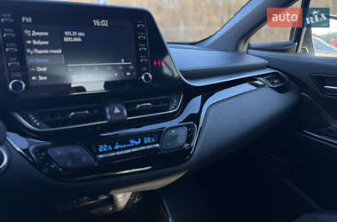 Внедорожник / Кроссовер Toyota C-HR 2021 в 