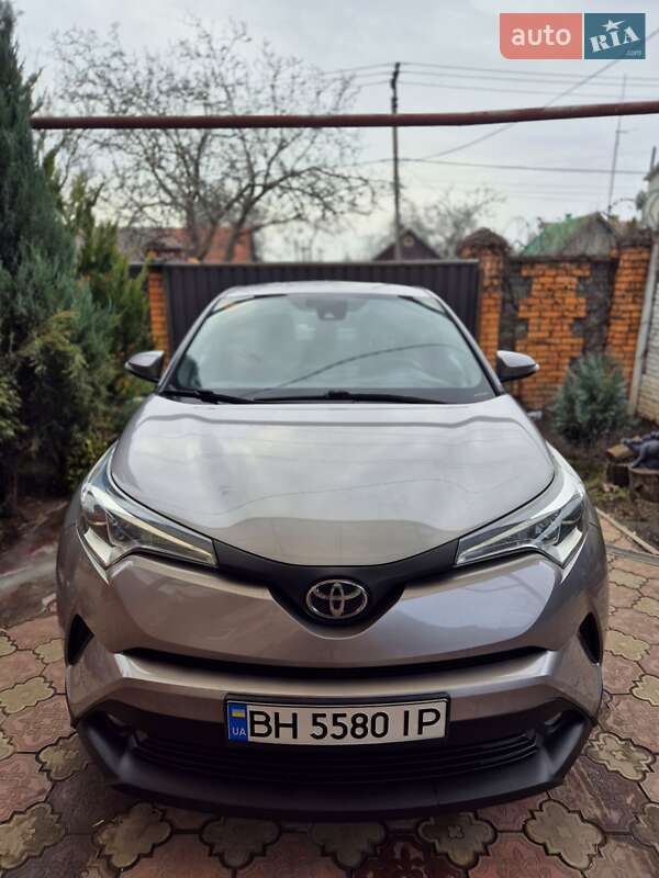 Внедорожник / Кроссовер Toyota C-HR 2017 в Запорожье