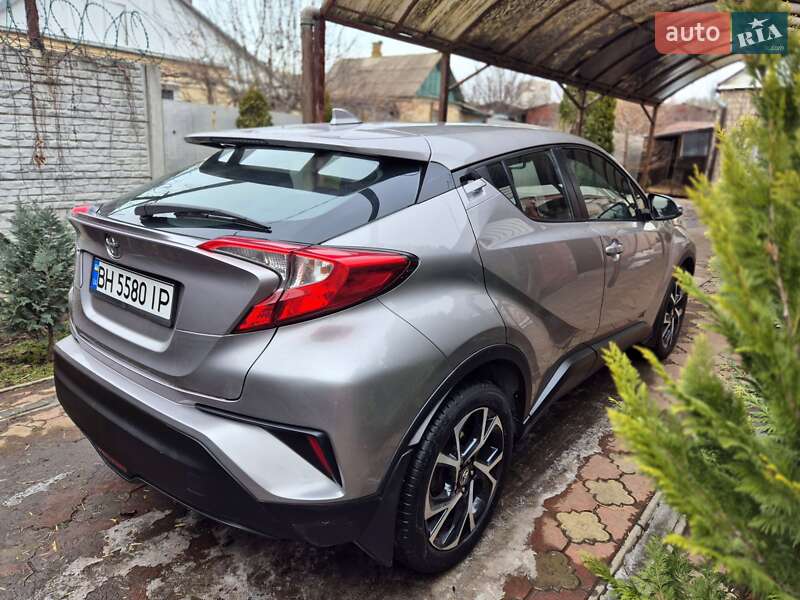 Внедорожник / Кроссовер Toyota C-HR 2017 в Запорожье