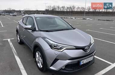 Позашляховик / Кросовер Toyota C-HR 2017 в Дніпрі