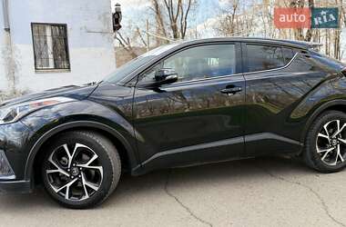 Внедорожник / Кроссовер Toyota C-HR 2018 в 
