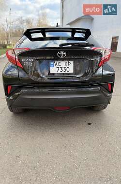 Внедорожник / Кроссовер Toyota C-HR 2018 в 