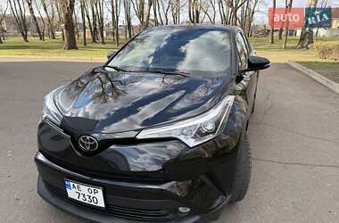 Внедорожник / Кроссовер Toyota C-HR 2018 в 
