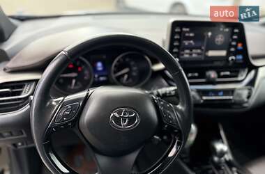 Внедорожник / Кроссовер Toyota C-HR 2018 в 
