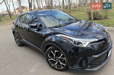 Внедорожник / Кроссовер Toyota C-HR 2018 в 