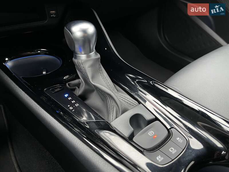 Внедорожник / Кроссовер Toyota C-HR 2022 в Киеве