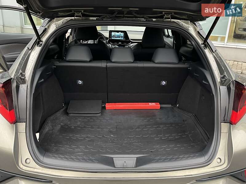 Внедорожник / Кроссовер Toyota C-HR 2022 в Киеве