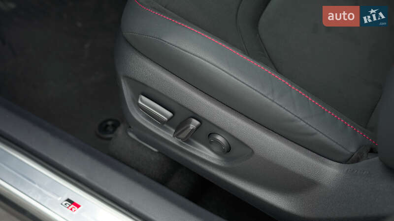 Внедорожник / Кроссовер Toyota C-HR 2023 в Львове