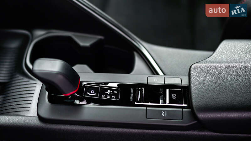 Внедорожник / Кроссовер Toyota C-HR 2023 в Львове