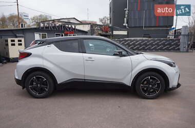 Позашляховик / Кросовер Toyota C-HR 2021 в 