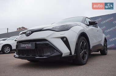 Позашляховик / Кросовер Toyota C-HR 2021 в 