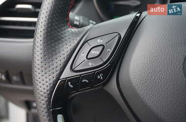 Позашляховик / Кросовер Toyota C-HR 2021 в 