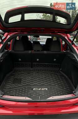 Внедорожник / Кроссовер Toyota C-HR 2020 в 
