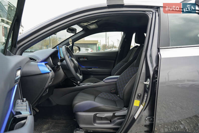 Внедорожник / Кроссовер Toyota C-HR 2019 в Черновцах