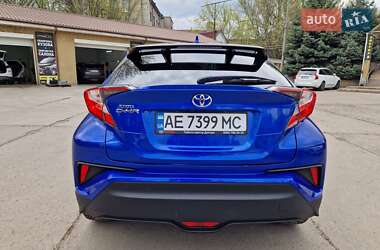 Внедорожник / Кроссовер Toyota C-HR 2018 в 