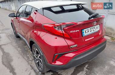 Внедорожник / Кроссовер Toyota C-HR 2018 в 