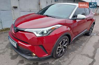 Внедорожник / Кроссовер Toyota C-HR 2018 в 