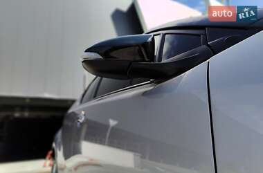 Позашляховик / Кросовер Toyota C-HR 2016 в 