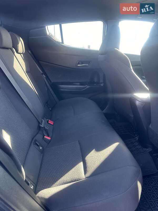 Позашляховик / Кросовер Toyota C-HR 2019 в Луцьку