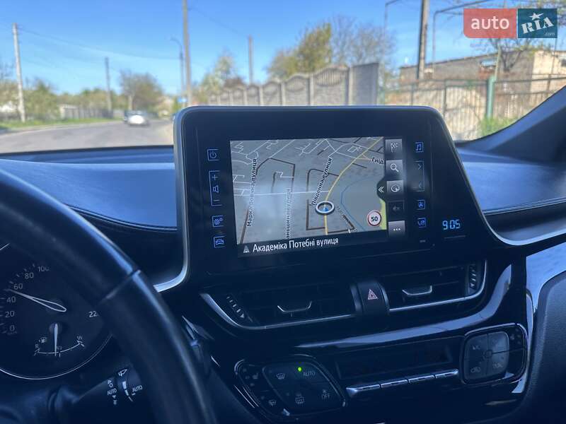 Позашляховик / Кросовер Toyota C-HR 2019 в Луцьку