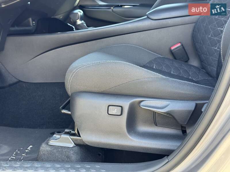 Позашляховик / Кросовер Toyota C-HR 2020 в Києві