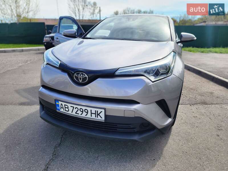 Позашляховик / Кросовер Toyota C-HR 2018 в Києві фото Позашляховик / Кросовер Toyota C-HR 2018 в Києві